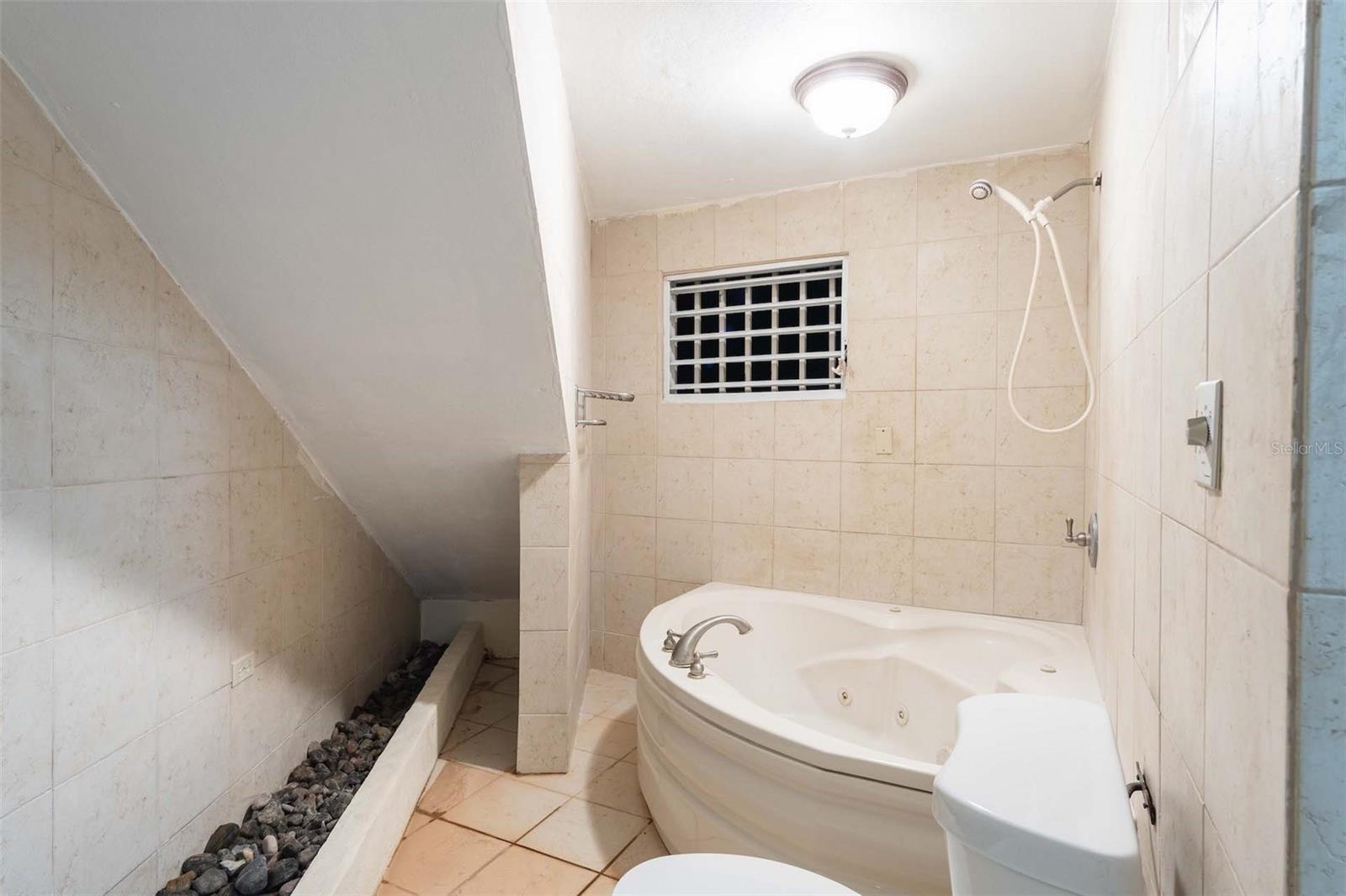 URBANIZACION LA LOMITA - Residential