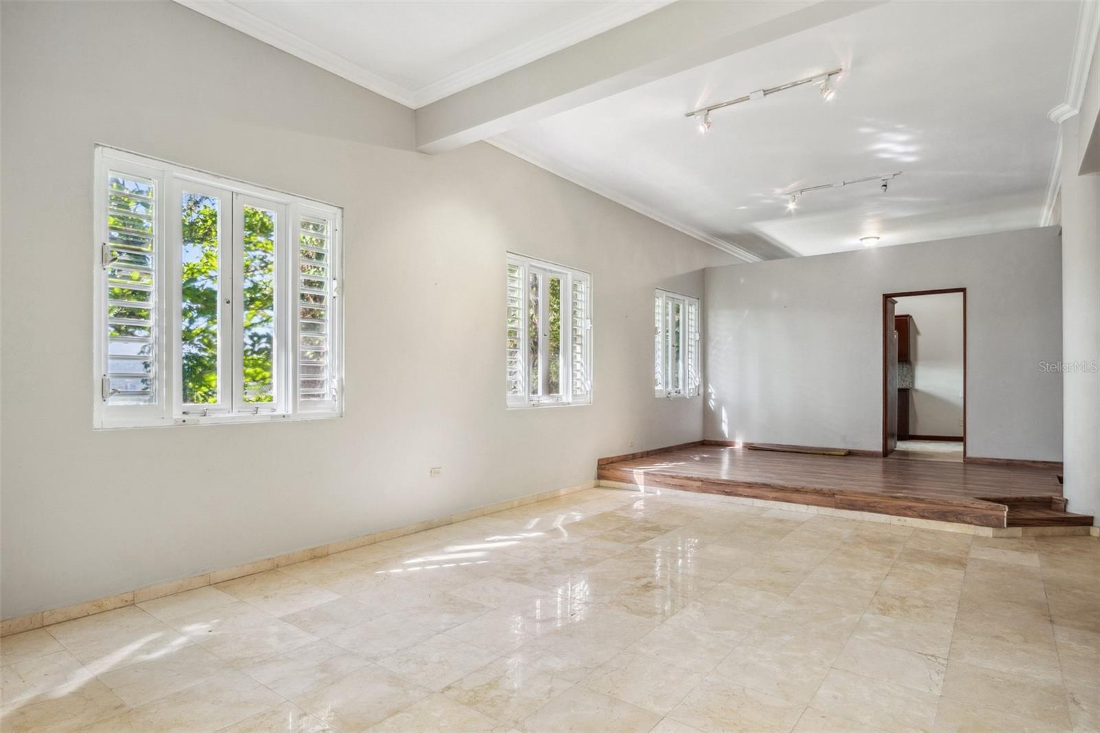 URBANIZACION LA LOMITA - Residential