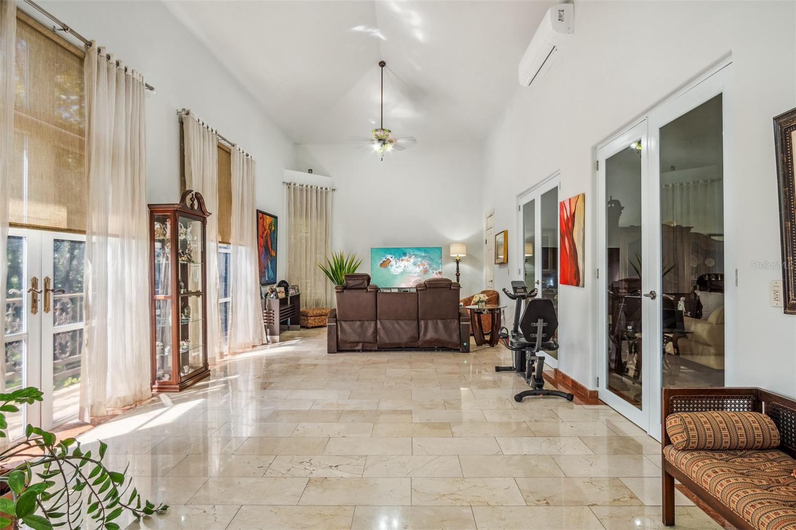 URBANIZACION LA LOMITA - Residential