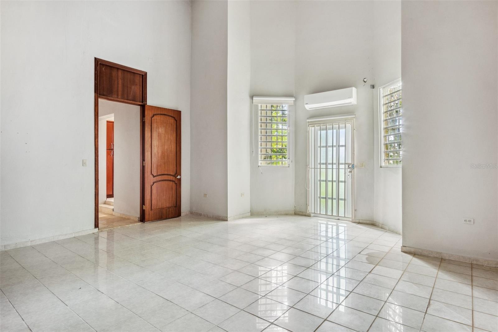 URBANIZACION LA LOMITA - Residential