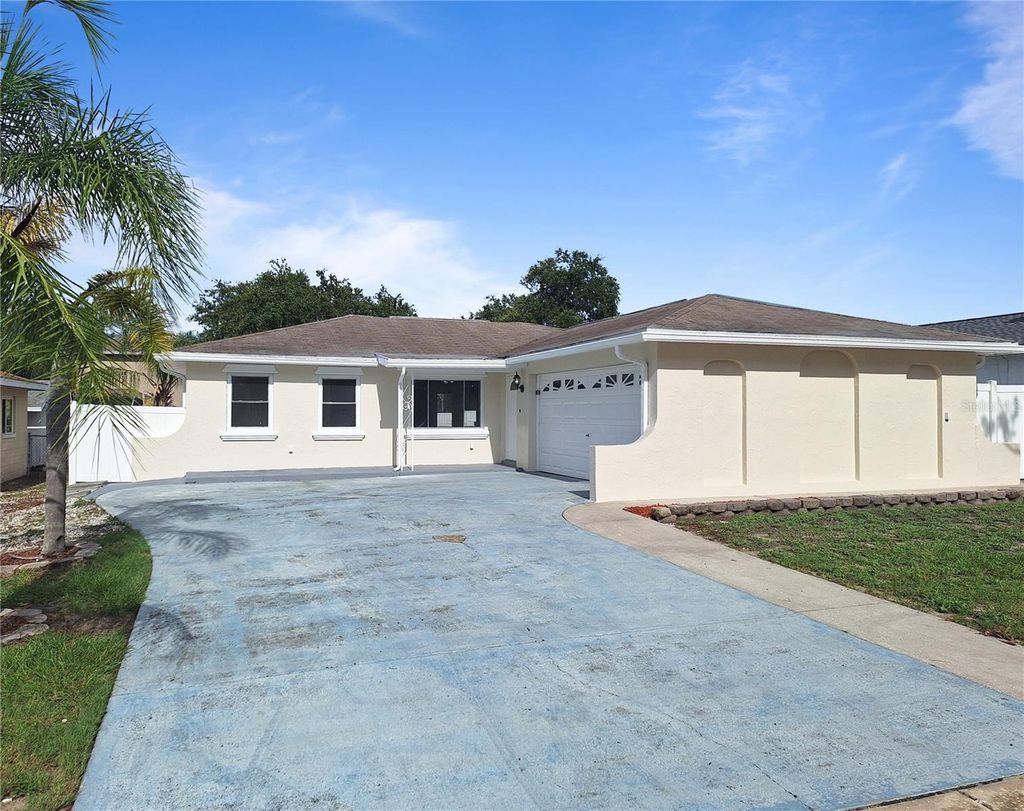 Photo of 1611 Cromwell Drive, Tarpon Springs, FL 34689 (MLS # W7877232)