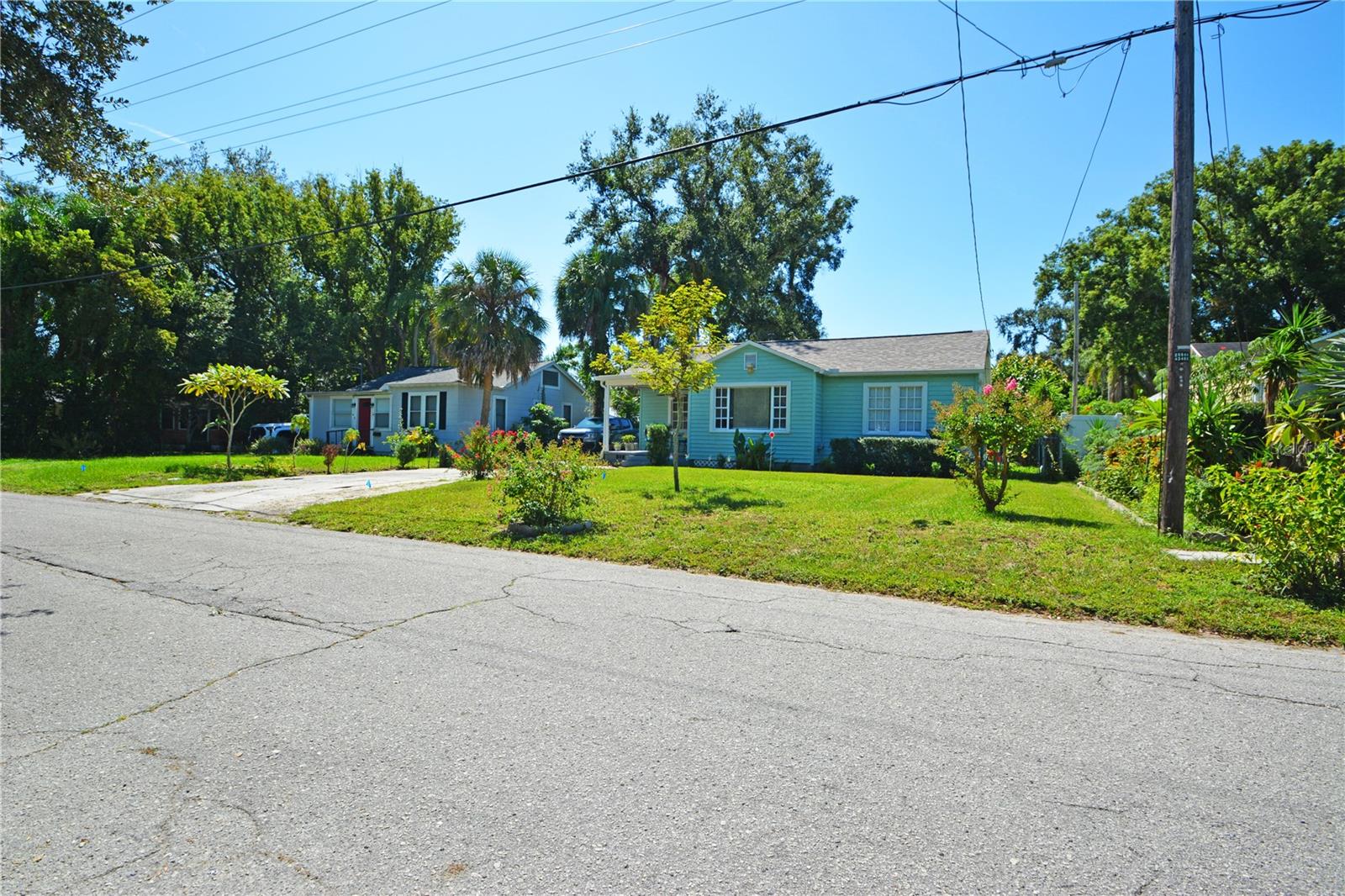Convenient to downtown Tampa, nestled in the sought-after community of Old Seminole Heights, the location is perfect. The streets have homes with space in between, and trees that are many decades old. Locally owned restaurants are a feature of the areas known as The Heights, from the Old Heights Bistro, The Independent, to the Rooster & the Till, and many more. Deciding which one to choose may be the hardest decision until you get to their menus. If you work in downtown Tampa, avoid the hassle and get to work without using the often congested interstates.
This 3 bedroom/1 bath bungalow with hardwood floors throughout boasts a front porch and a spacious backyard. The home received a new roof in 2018. Transferable termite warranty, home was tented in ’22. The shed in the backyard has electricity, and there’s a concrete pad next to it, perfect to set up as a backyard relaxation spot. Since the shed has electricity, a mini fridge for chilled drinks on a hot afternoon, c’est la vie!