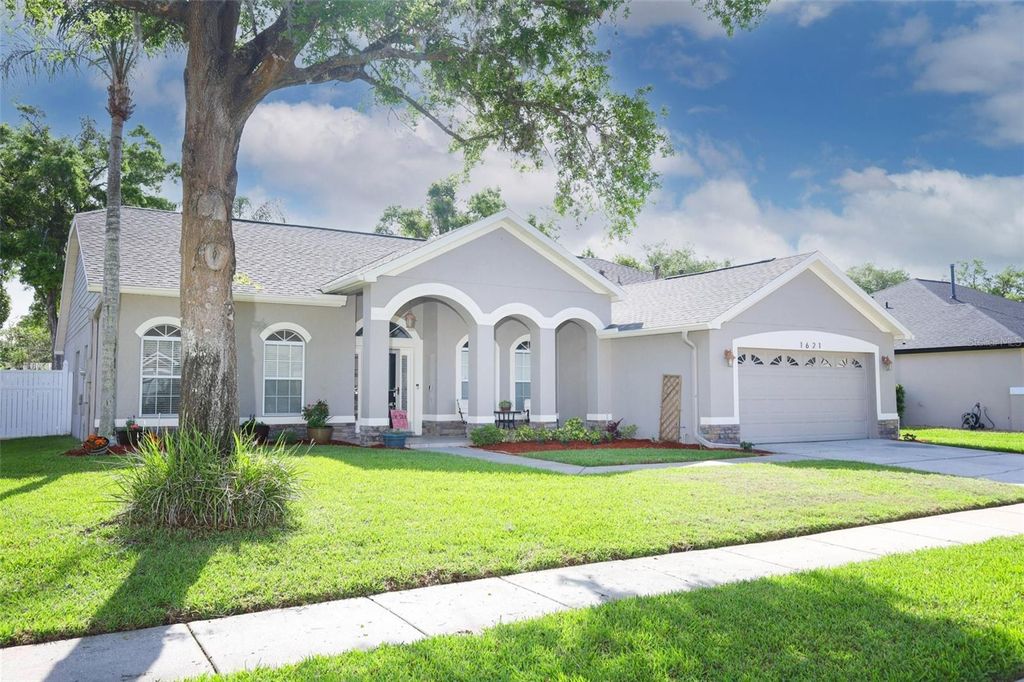 Photo of 1621 Parkglen Circle, Apopka, FL 32712 (MLS # O6393030)