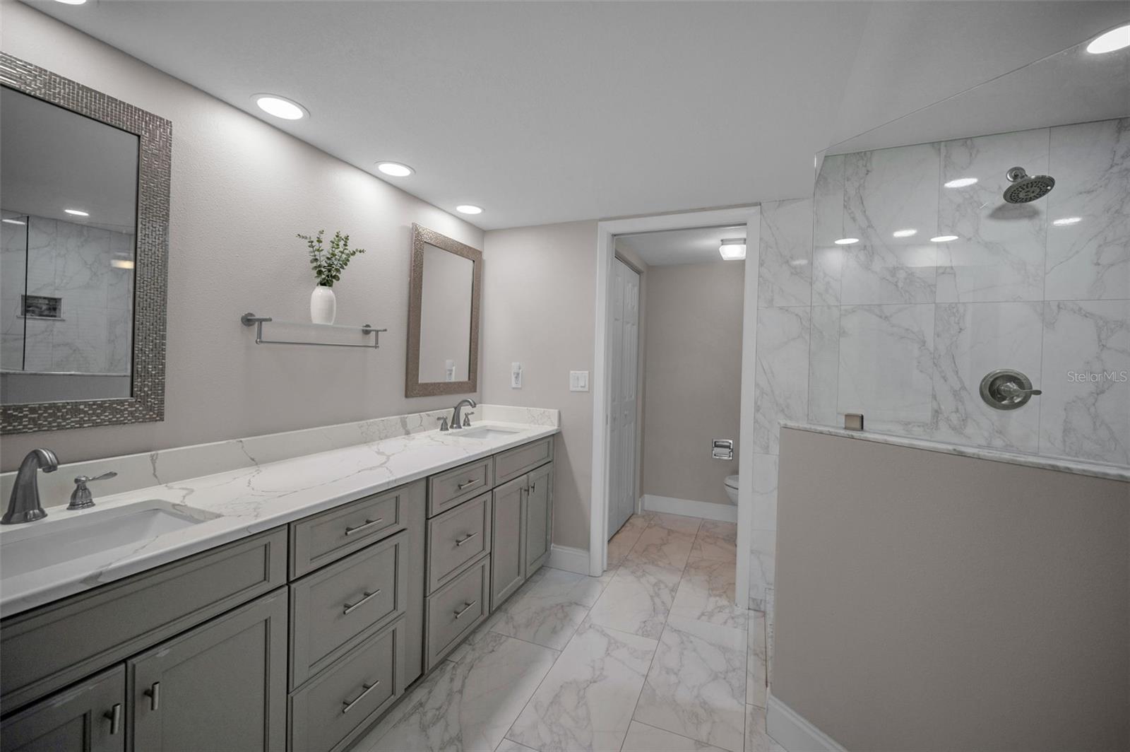 VIEWPOINT-ON-THE-BAY CONDO - Residential