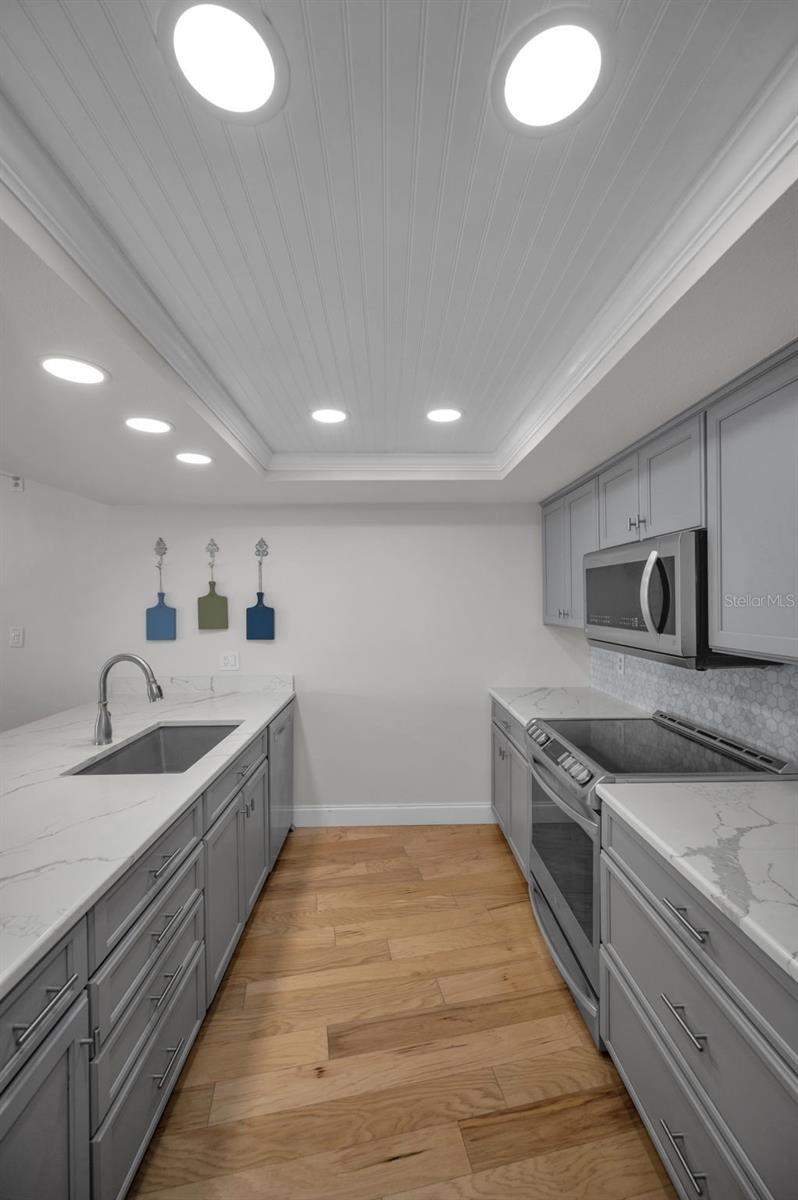 VIEWPOINT-ON-THE-BAY CONDO - Residential