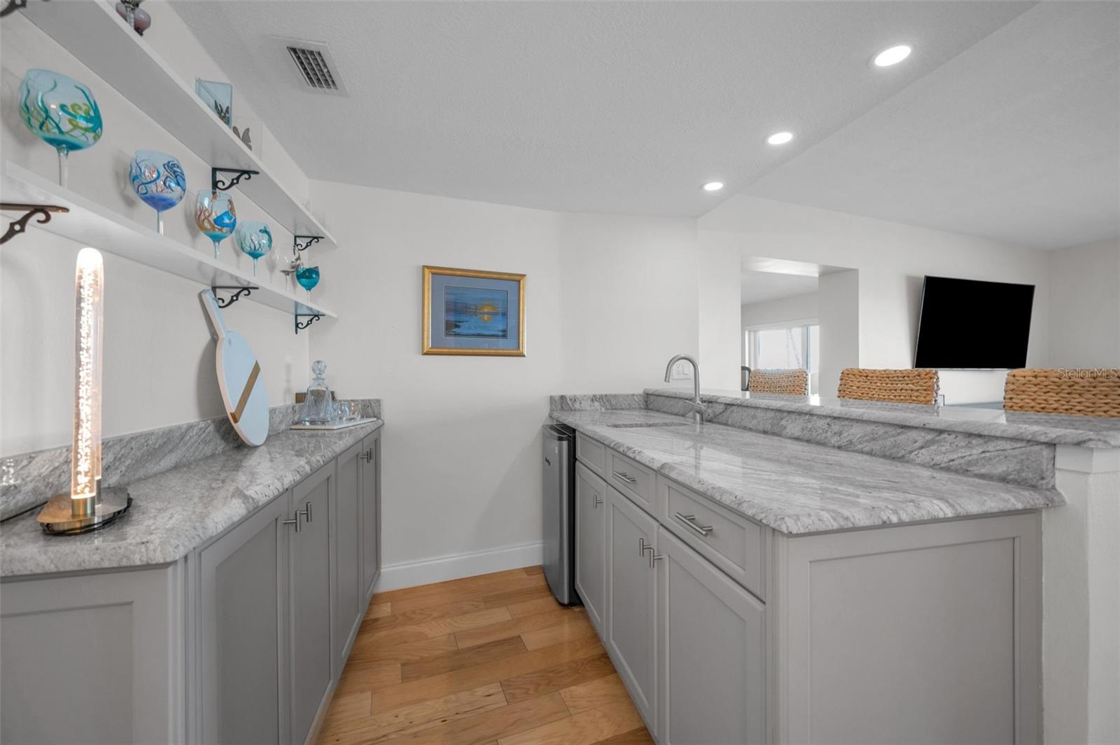 VIEWPOINT-ON-THE-BAY CONDO - Residential