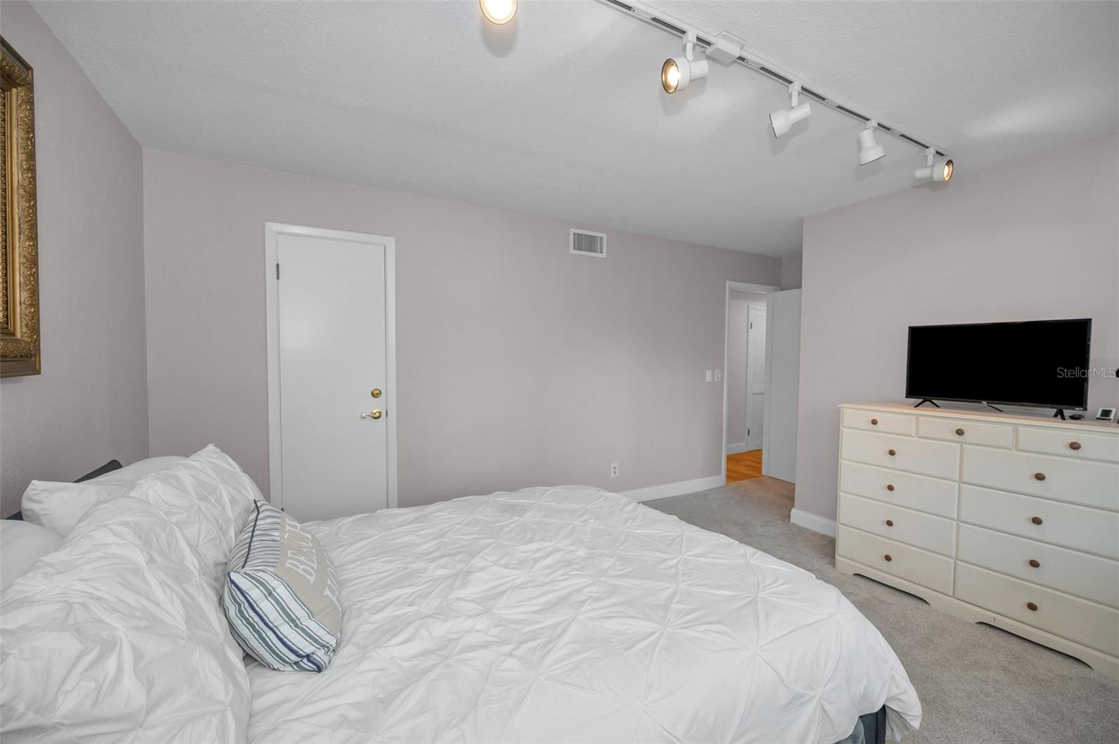 VIEWPOINT-ON-THE-BAY CONDO - Residential