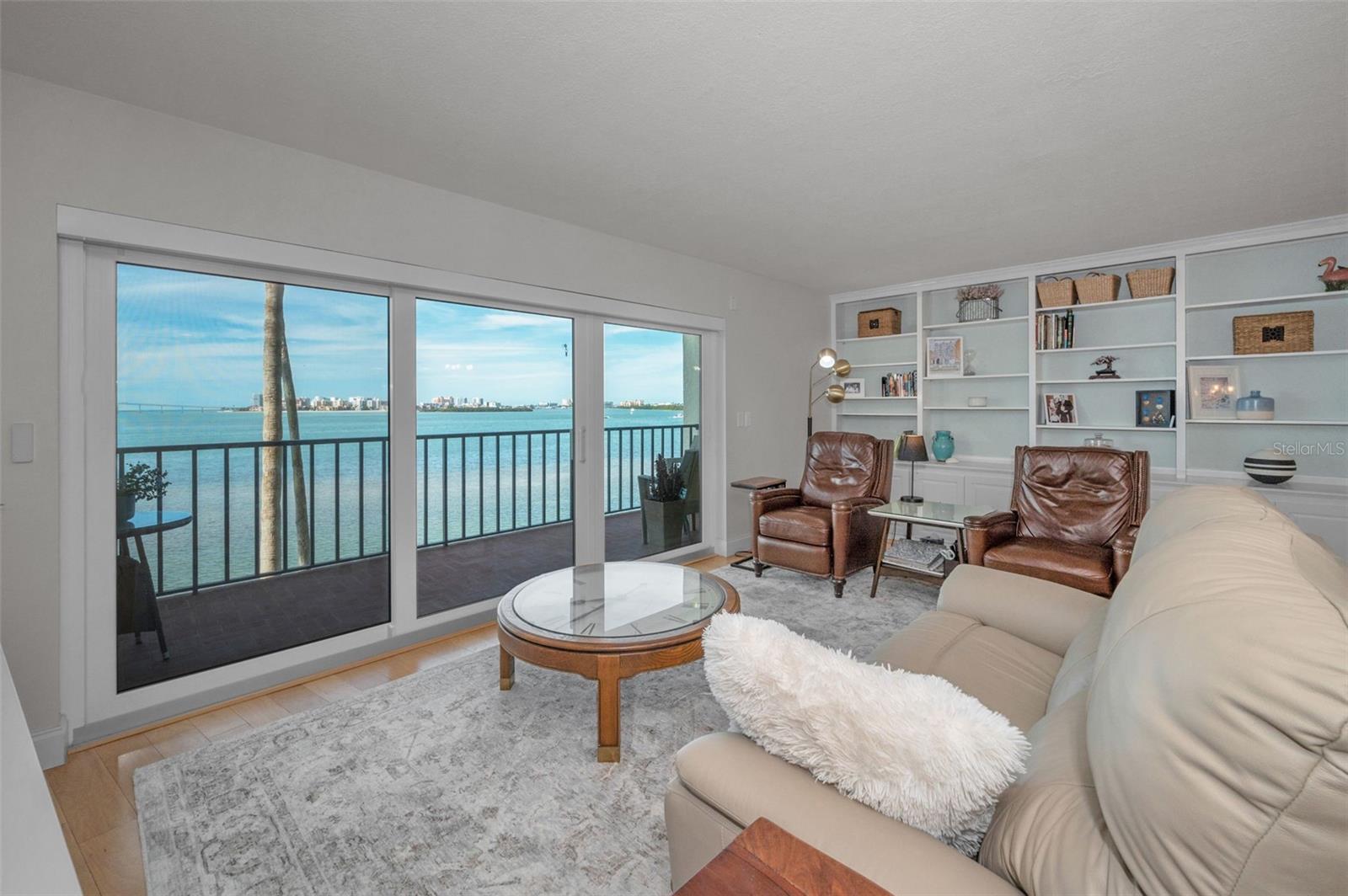 VIEWPOINT-ON-THE-BAY CONDO - Residential
