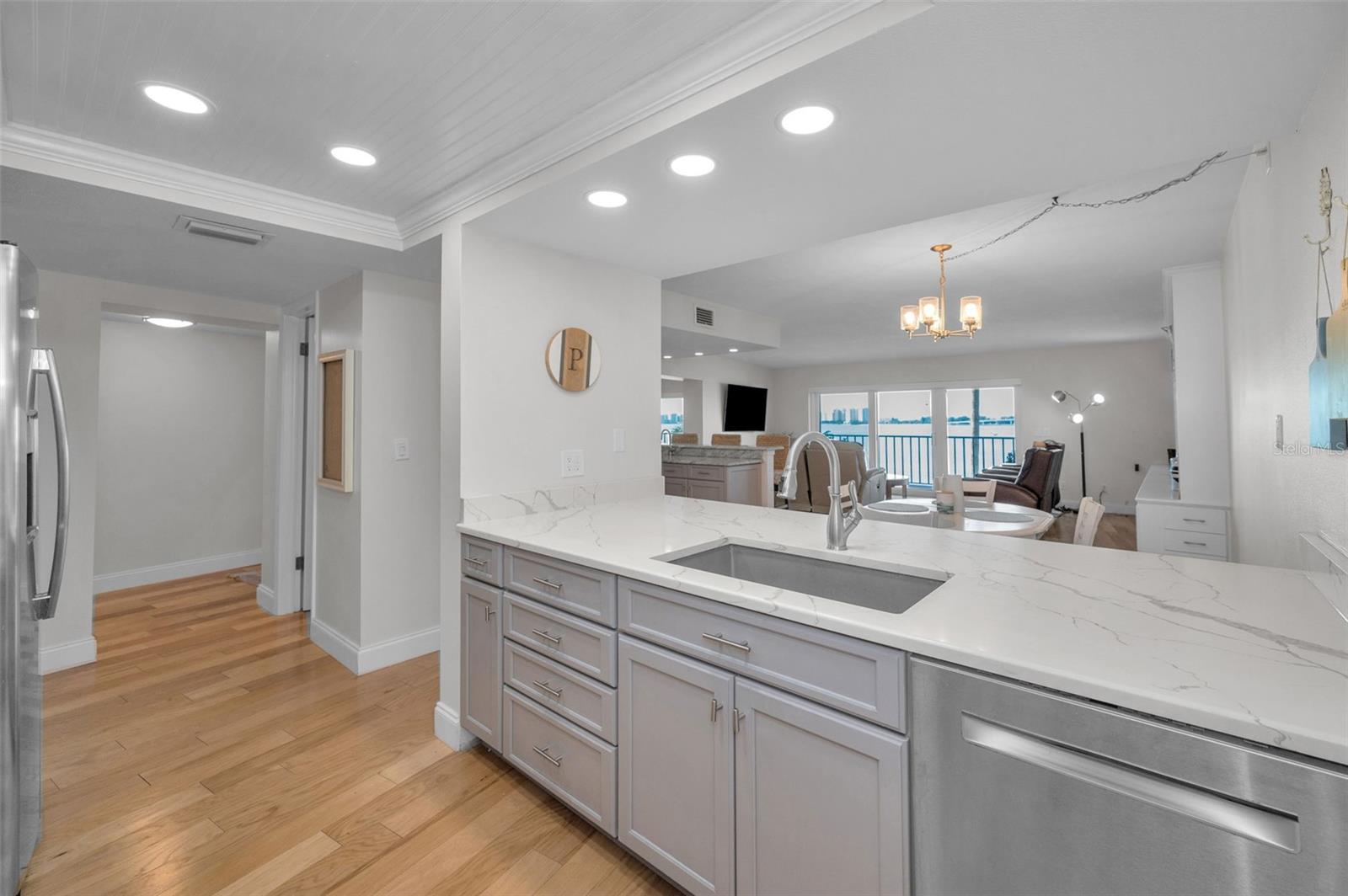 VIEWPOINT-ON-THE-BAY CONDO - Residential