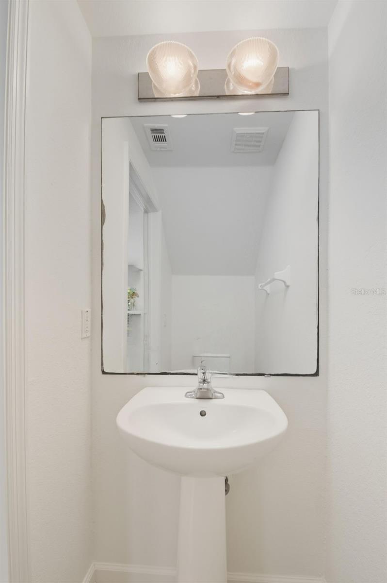 REGENCY OAKS UNIT ONE - Residential Lease