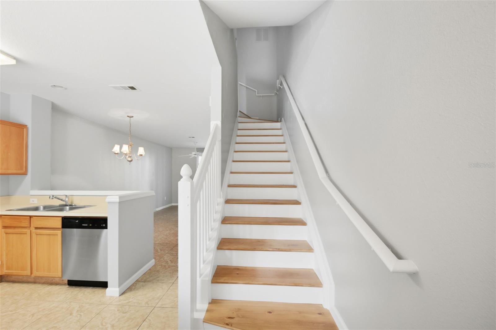 REGENCY OAKS UNIT ONE - Residential Lease