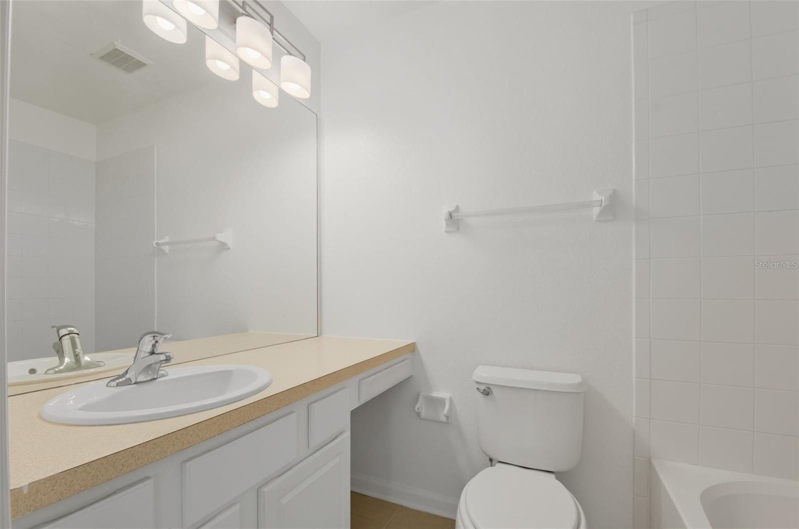 REGENCY OAKS UNIT ONE - Residential Lease