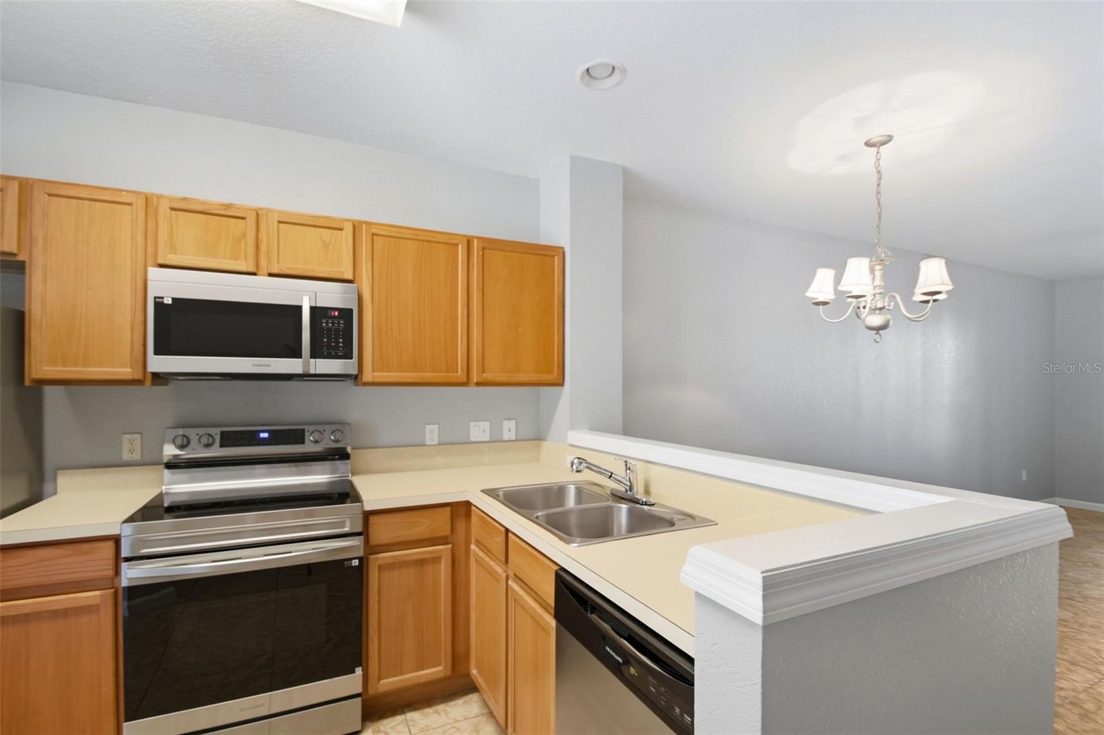 REGENCY OAKS UNIT ONE - Residential Lease
