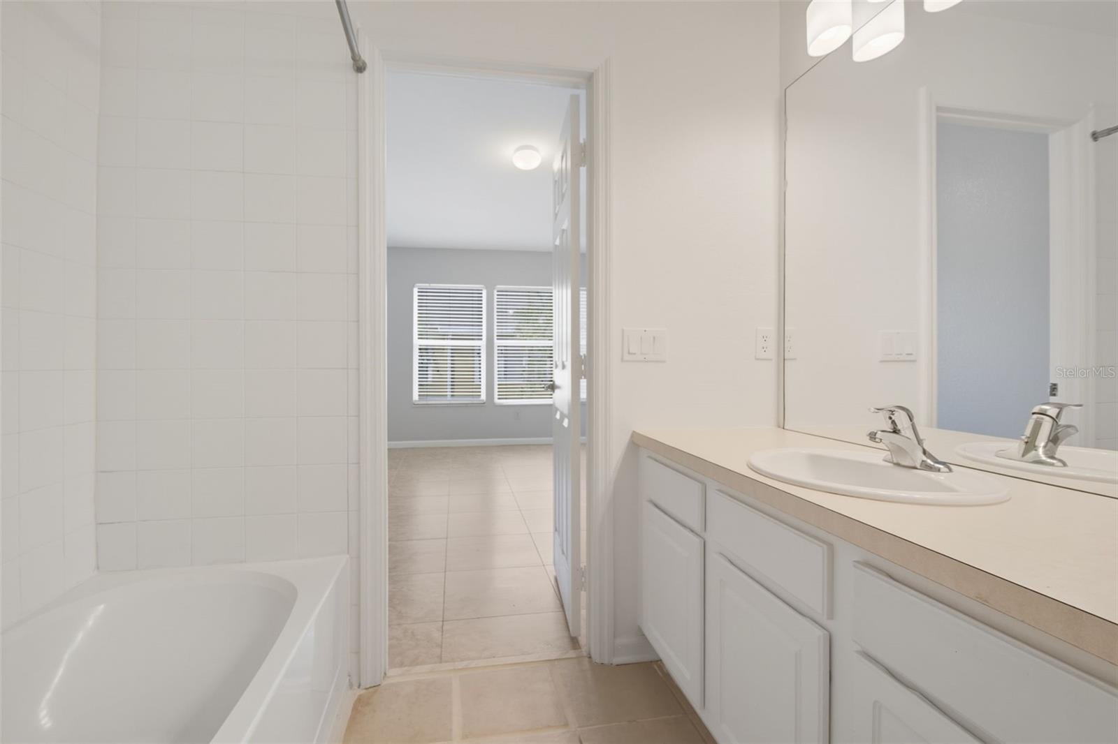 REGENCY OAKS UNIT ONE - Residential Lease