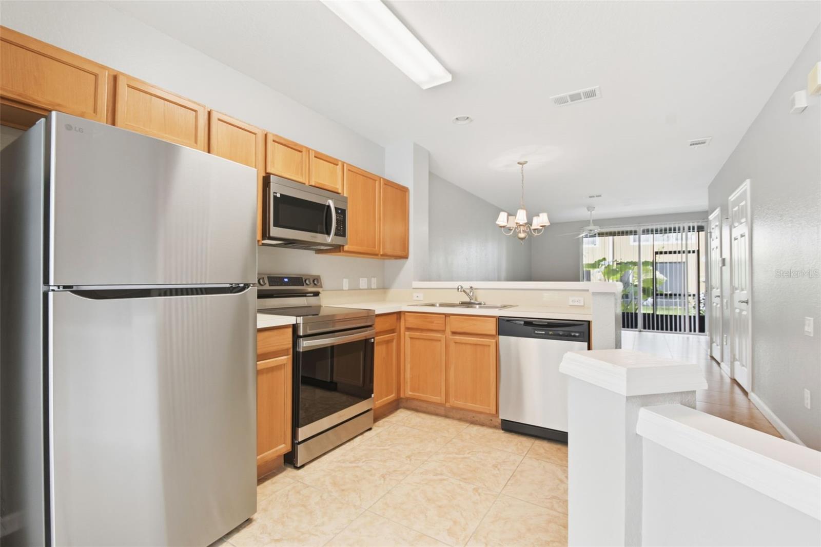 REGENCY OAKS UNIT ONE - Residential Lease