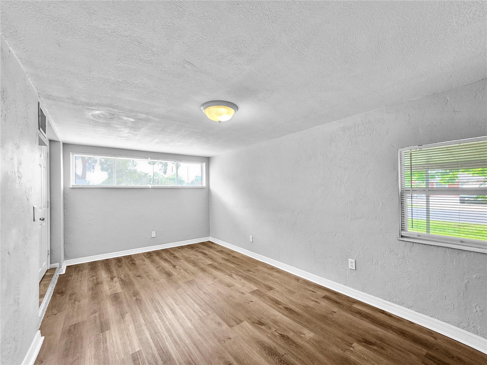 ROBERTSONS R E - Residential Lease