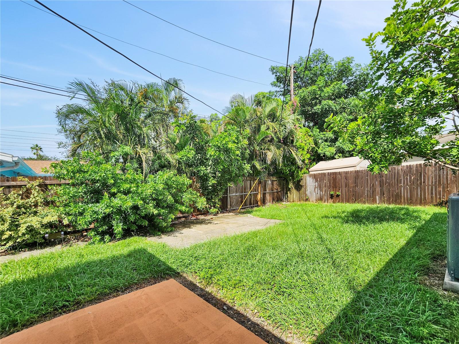 ROBERTSONS R E - Residential Lease