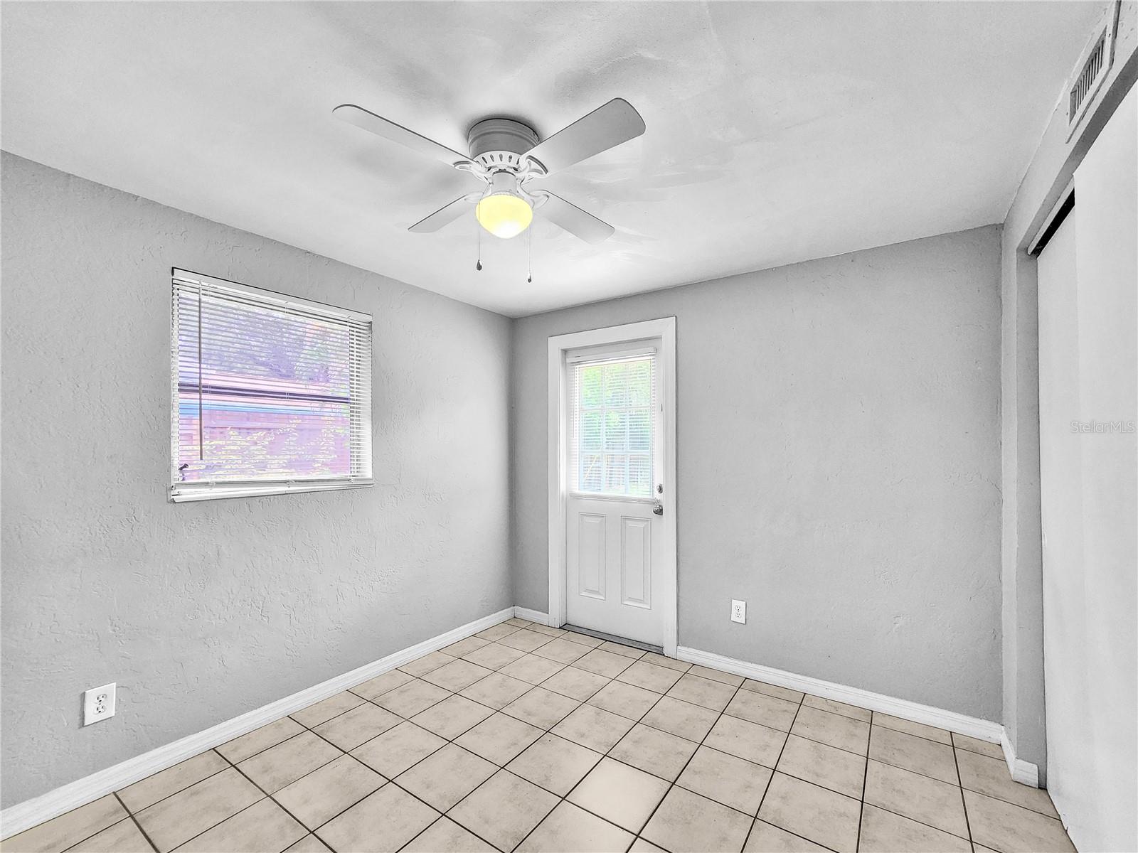 ROBERTSONS R E - Residential Lease