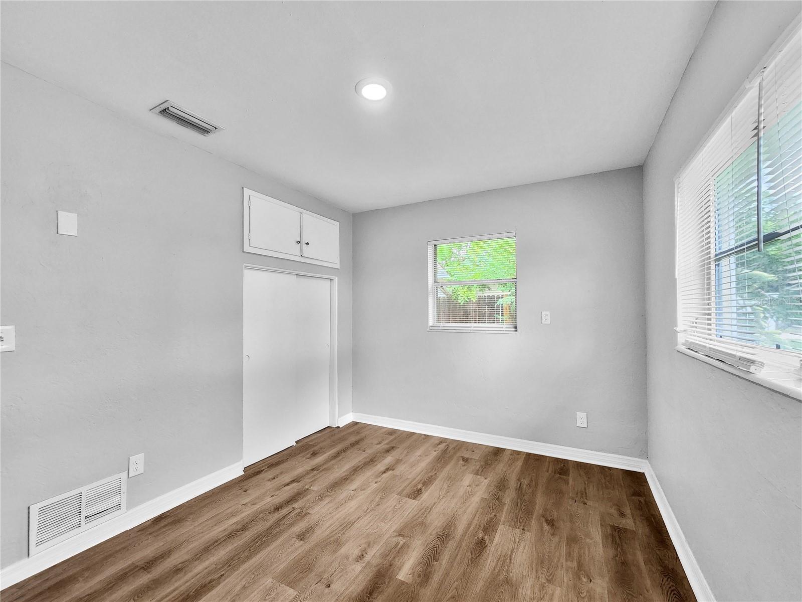 ROBERTSONS R E - Residential Lease