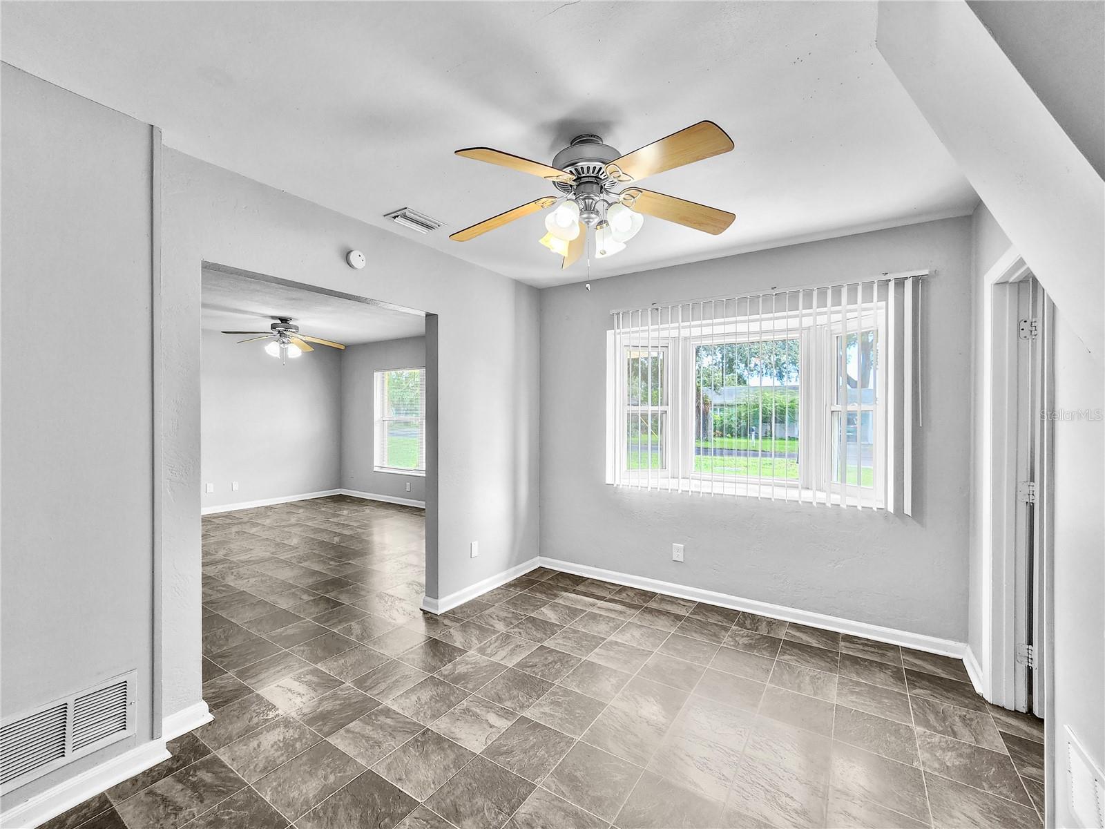 ROBERTSONS R E - Residential Lease