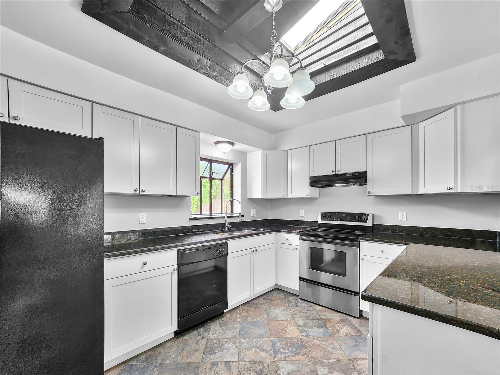 ROBERTSONS R E - Residential Lease
