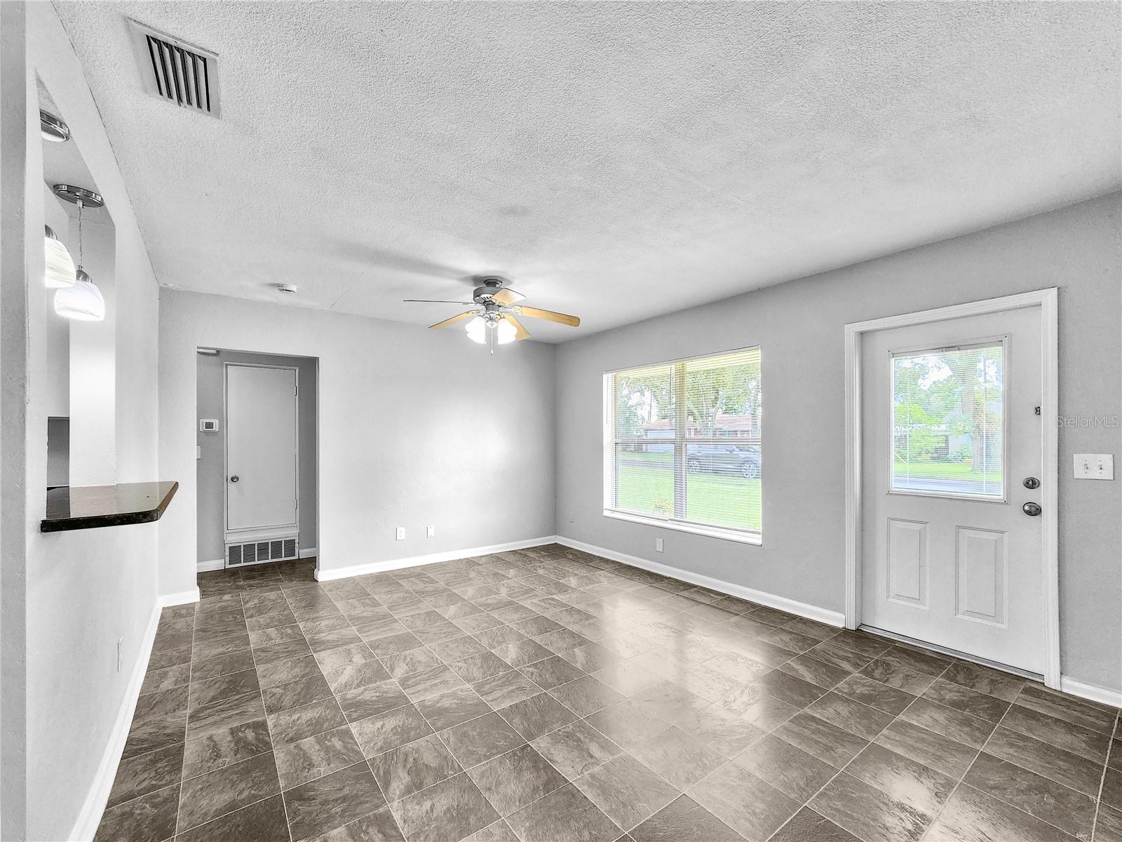 ROBERTSONS R E - Residential Lease