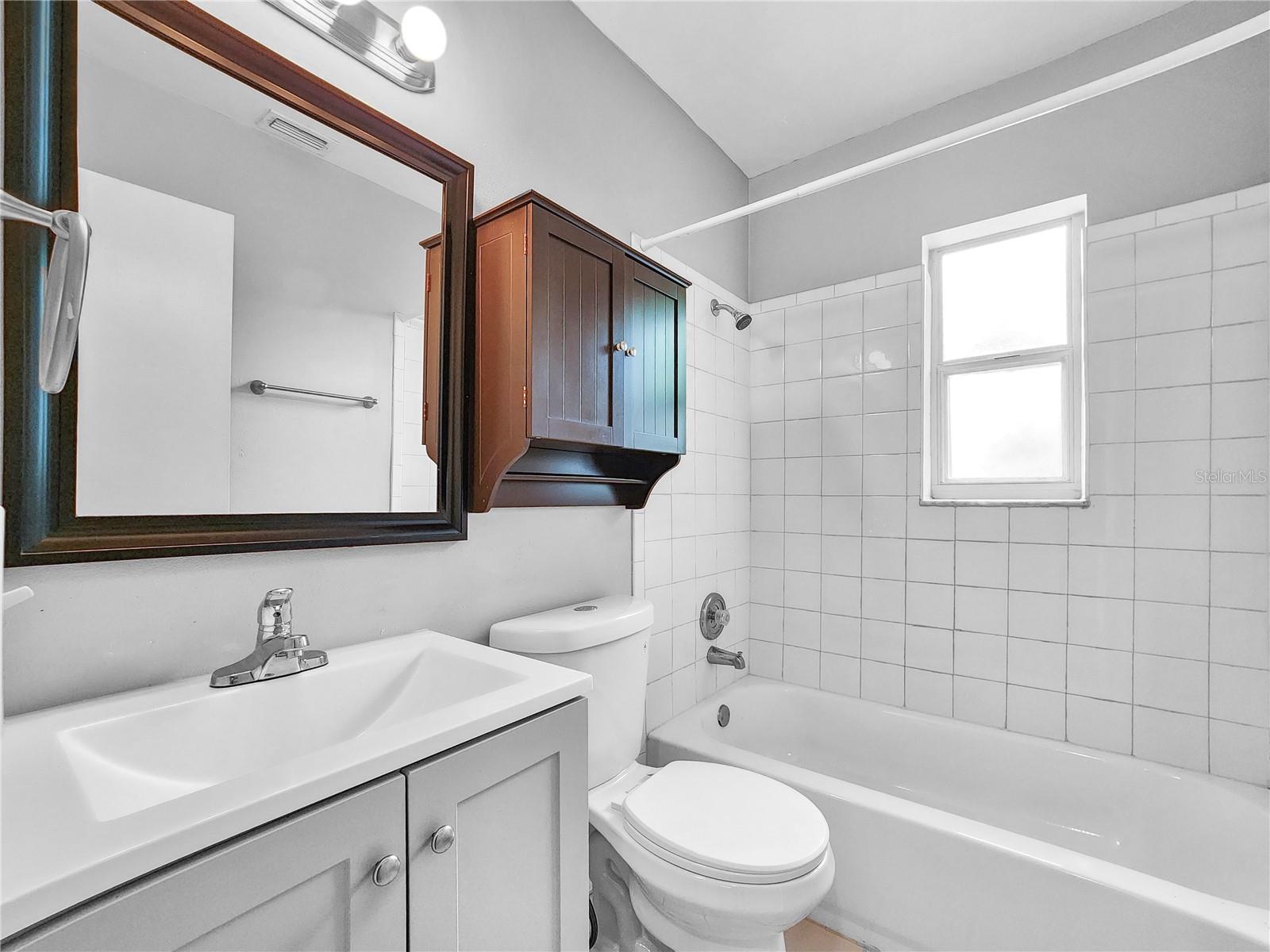 ROBERTSONS R E - Residential Lease