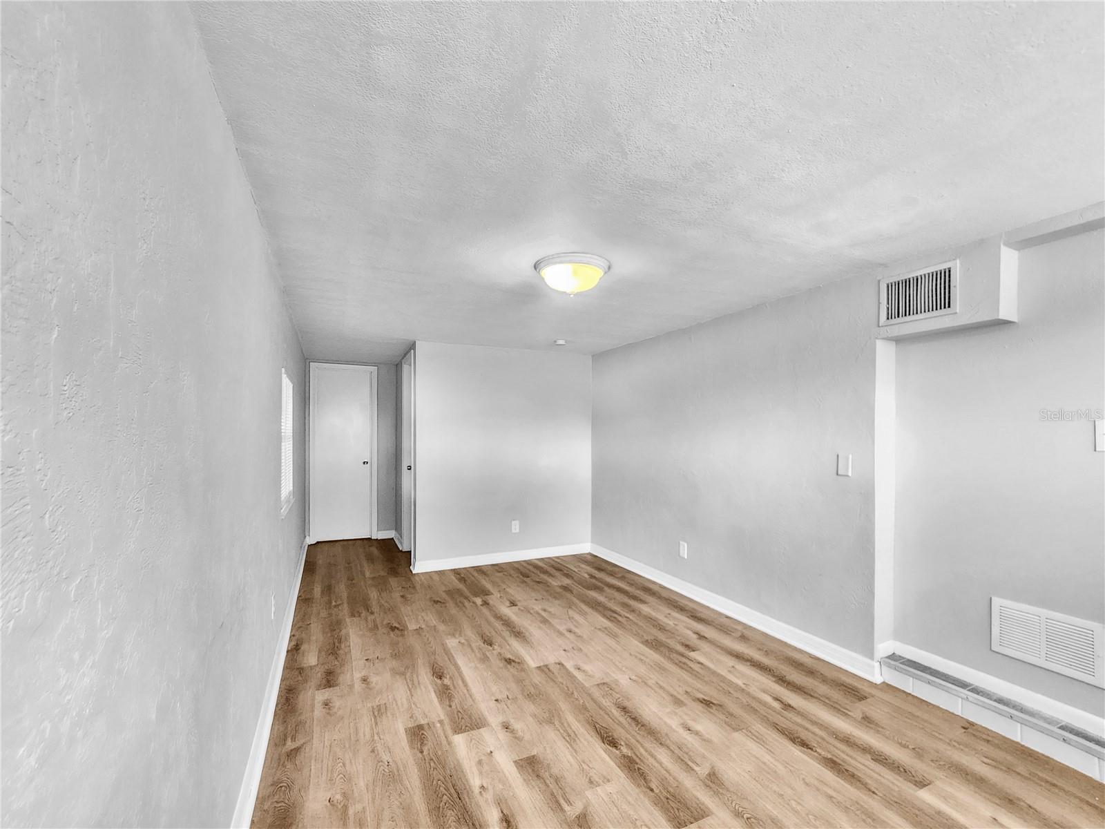 ROBERTSONS R E - Residential Lease