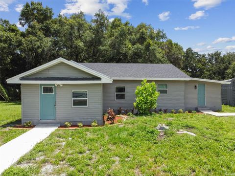 A home in PLANT CITY