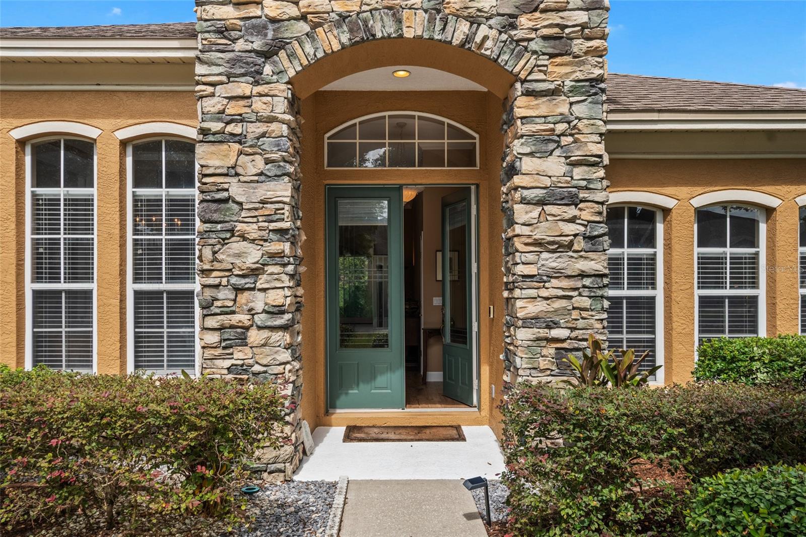 2712 ALOMA OAKS DRIVE