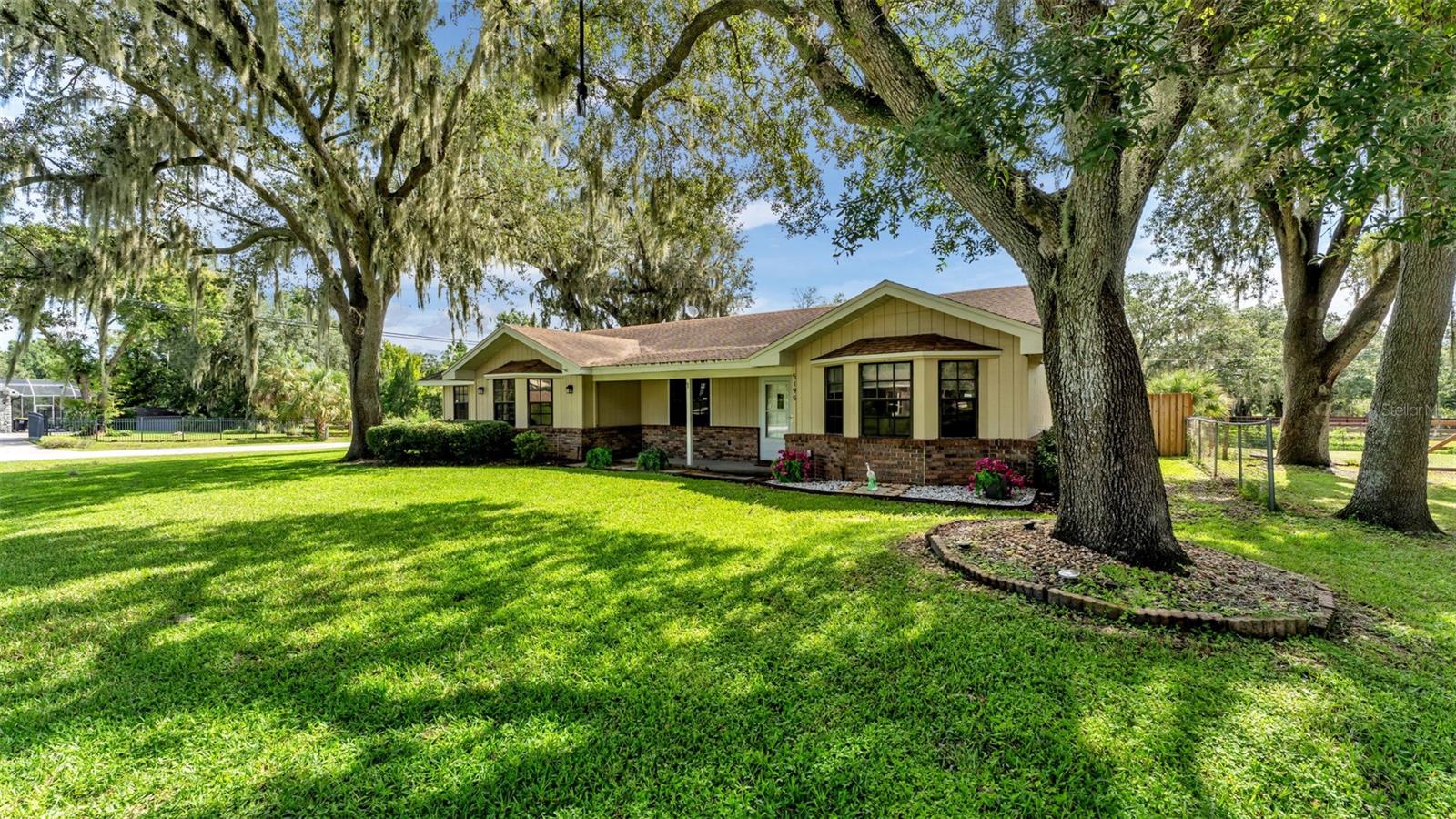5195 OAKWOOD TRAIL
