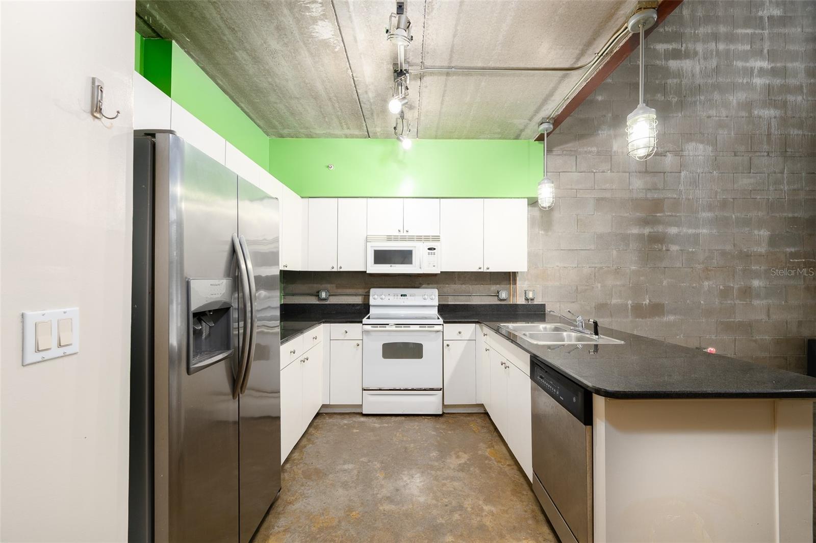 LOFTS OASIS CONDO - Residential