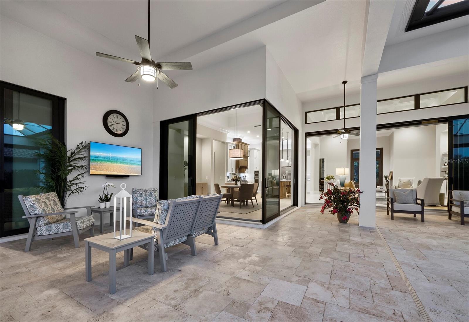 FOUNDERS CLUB - Residential