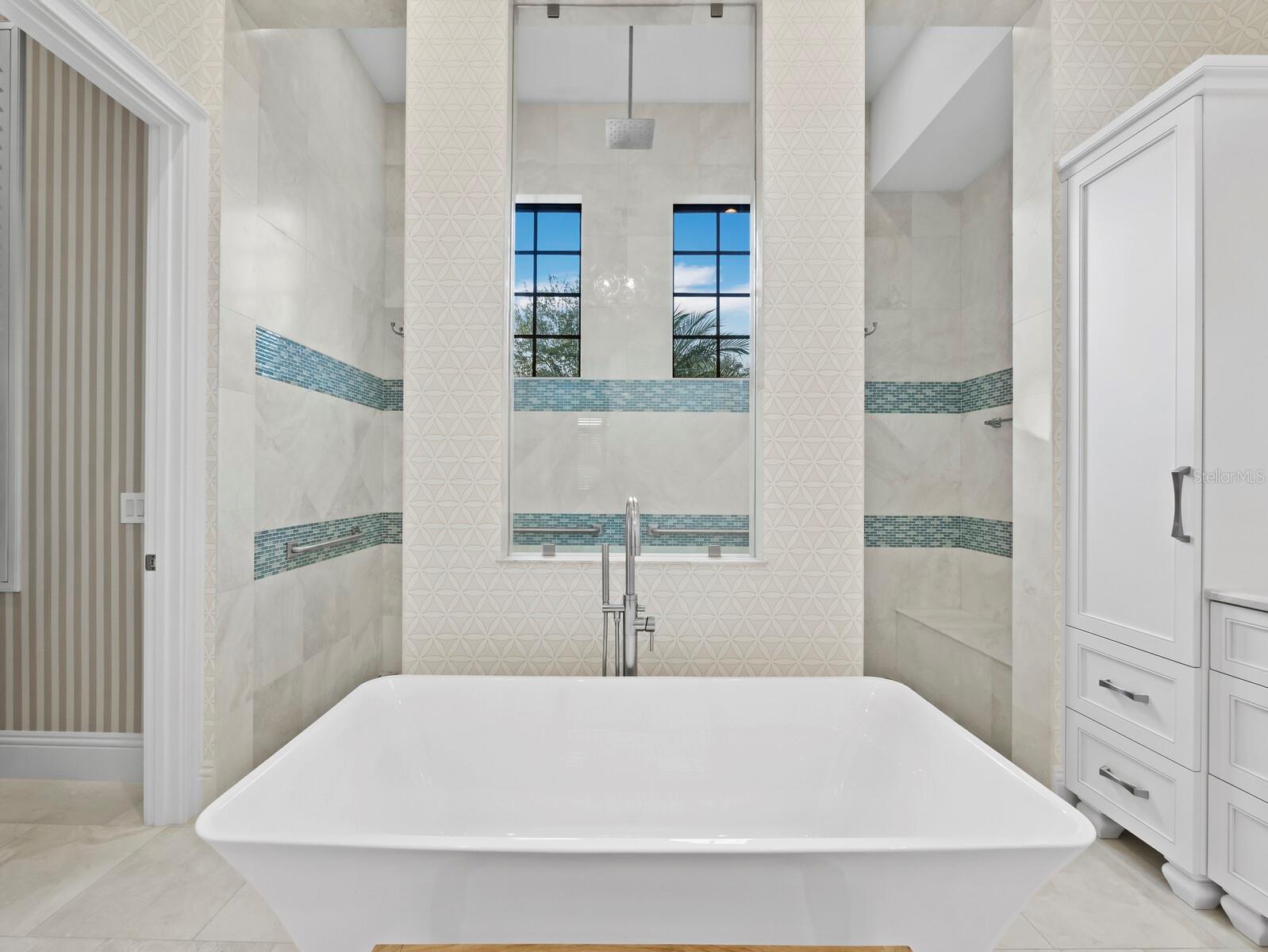 FOUNDERS CLUB - Residential