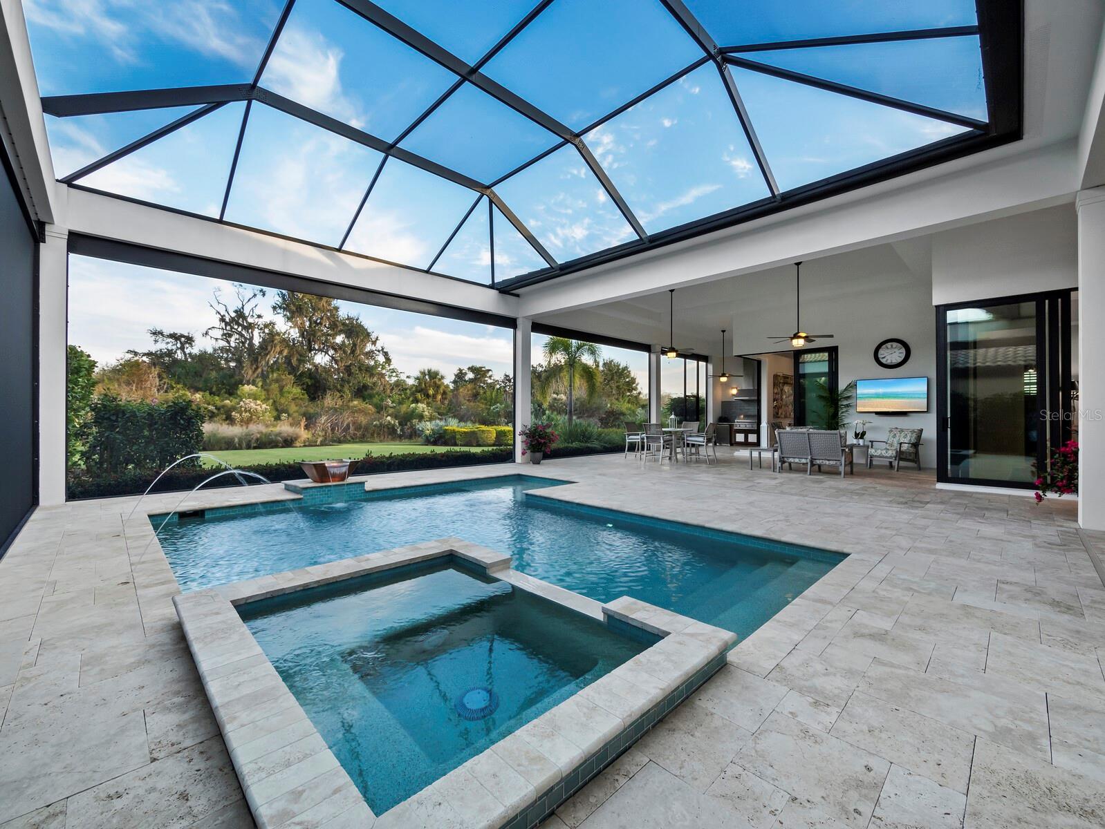 FOUNDERS CLUB - Residential