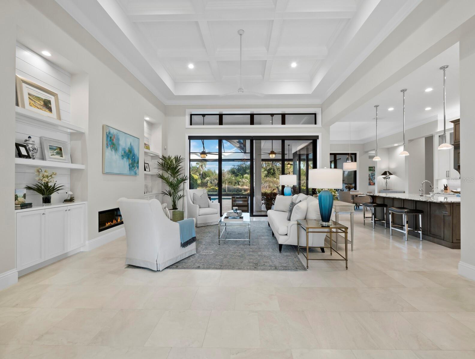 FOUNDERS CLUB - Residential