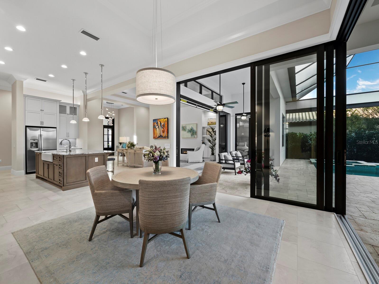 FOUNDERS CLUB - Residential