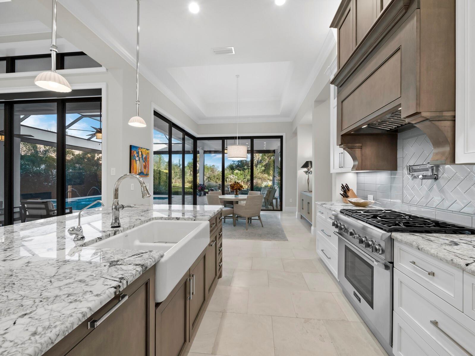 FOUNDERS CLUB - Residential