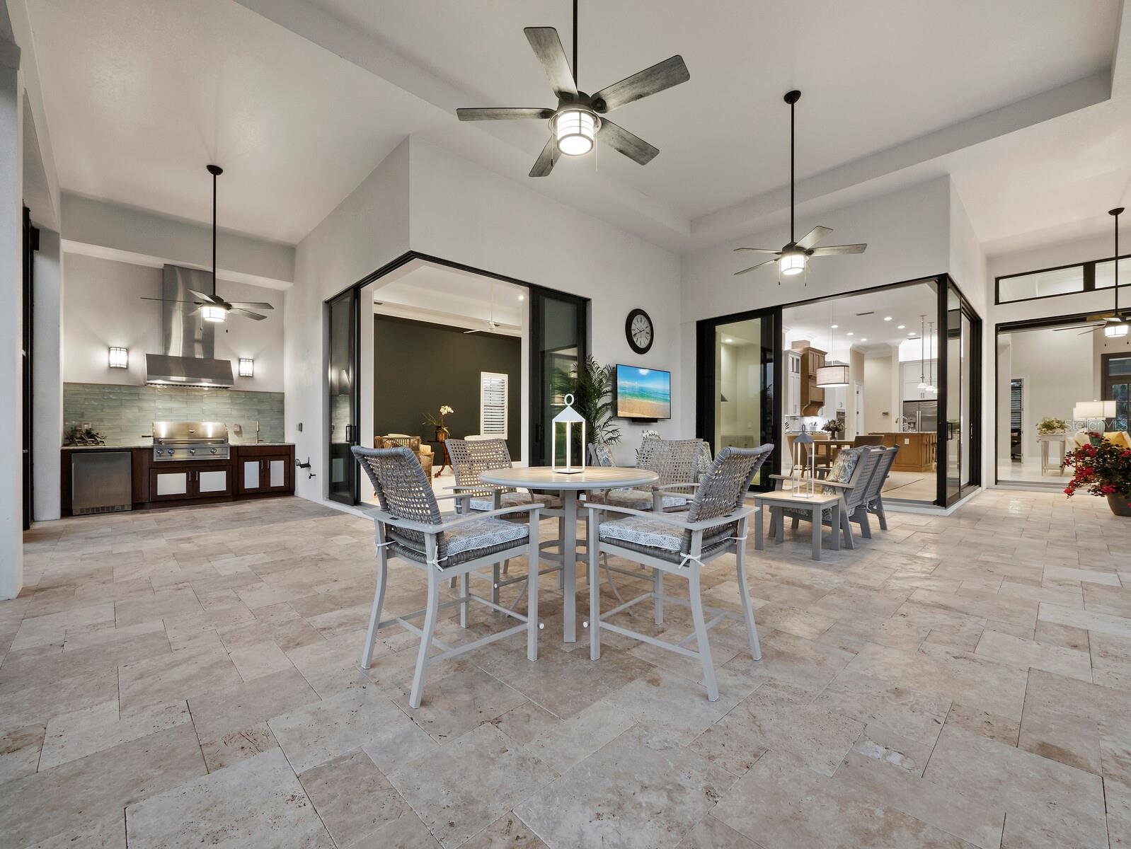 FOUNDERS CLUB - Residential