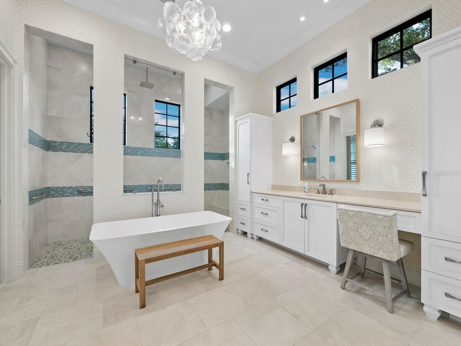 FOUNDERS CLUB - Residential