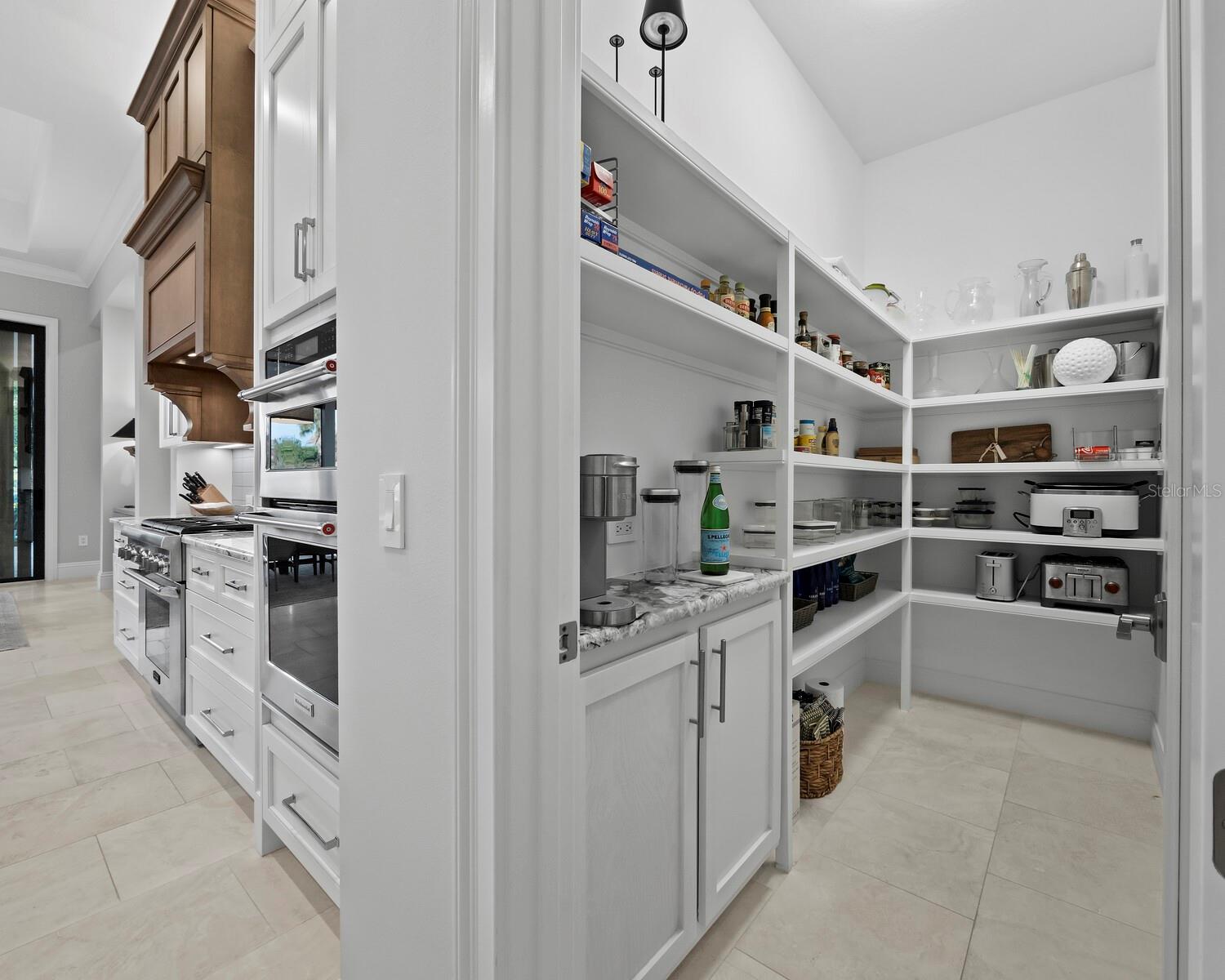 FOUNDERS CLUB - Residential