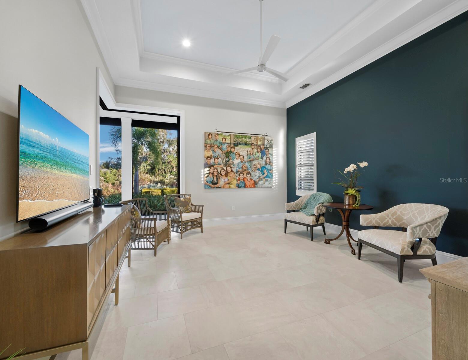 FOUNDERS CLUB - Residential