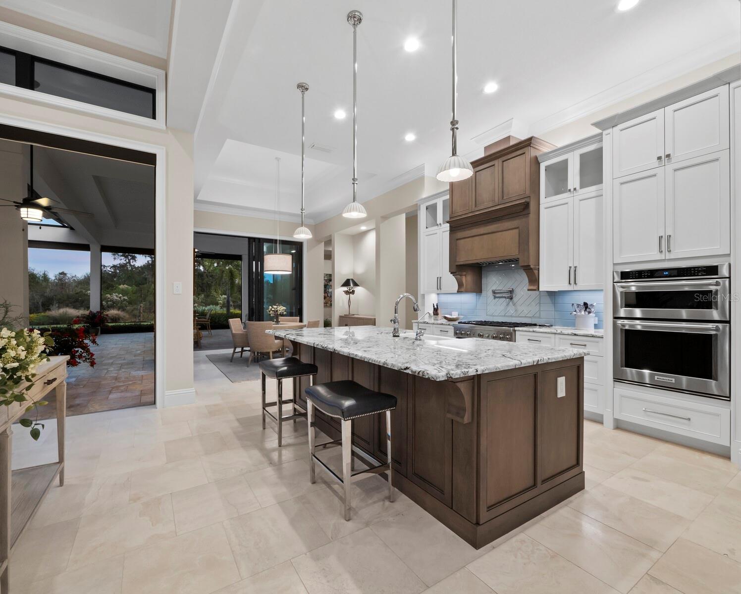 FOUNDERS CLUB - Residential