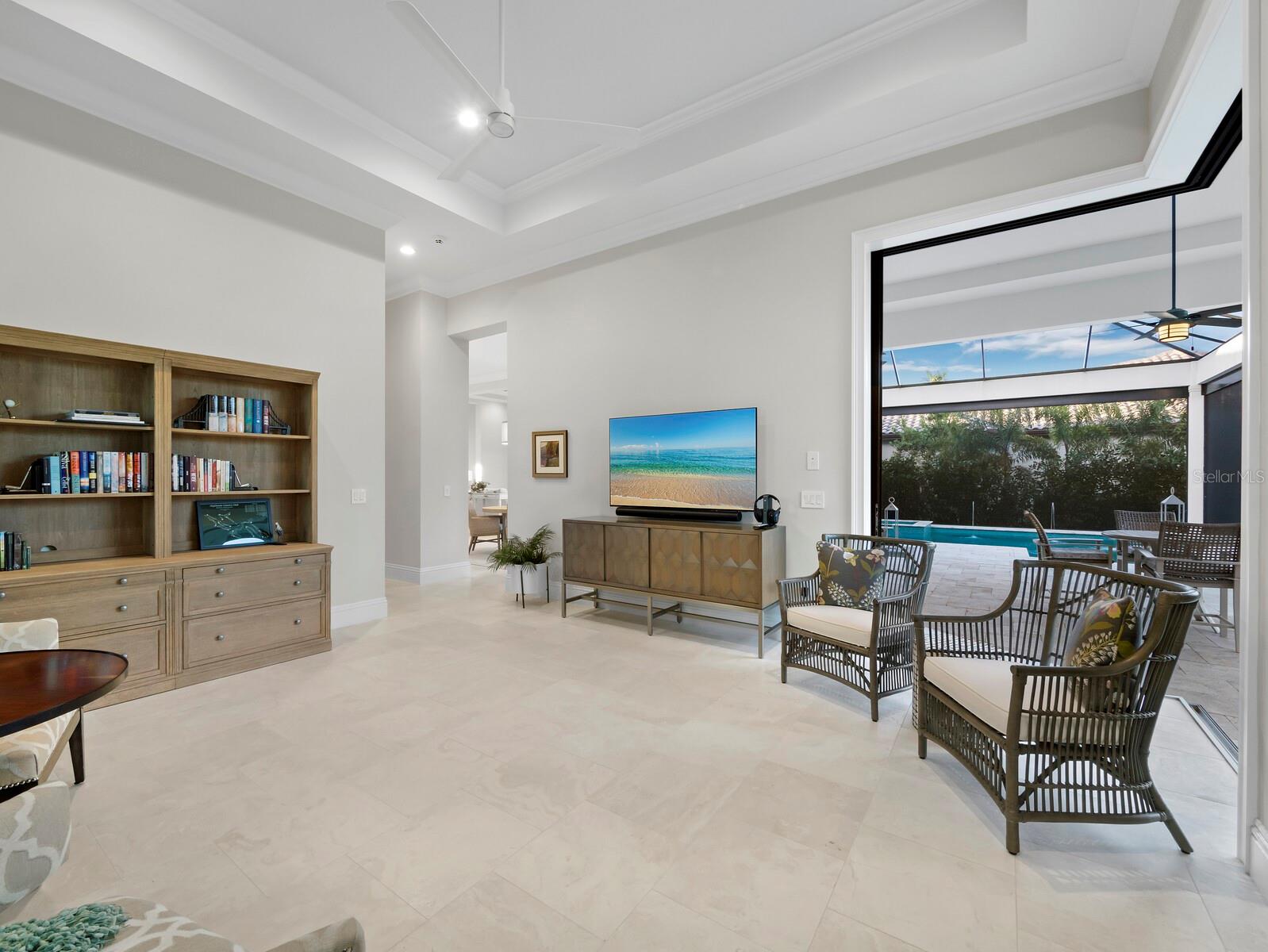 FOUNDERS CLUB - Residential