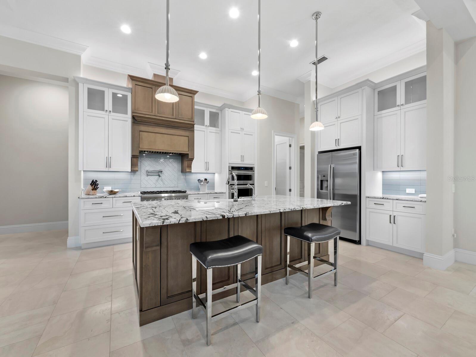 FOUNDERS CLUB - Residential