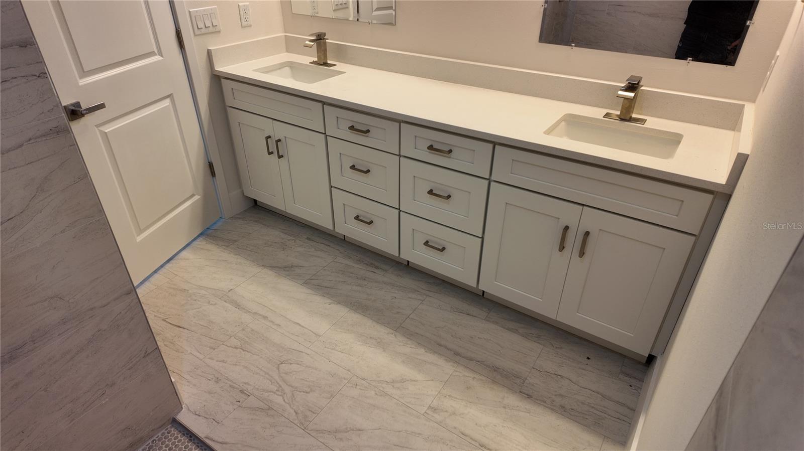 RAINBOW LAKES ESTATE - Residential