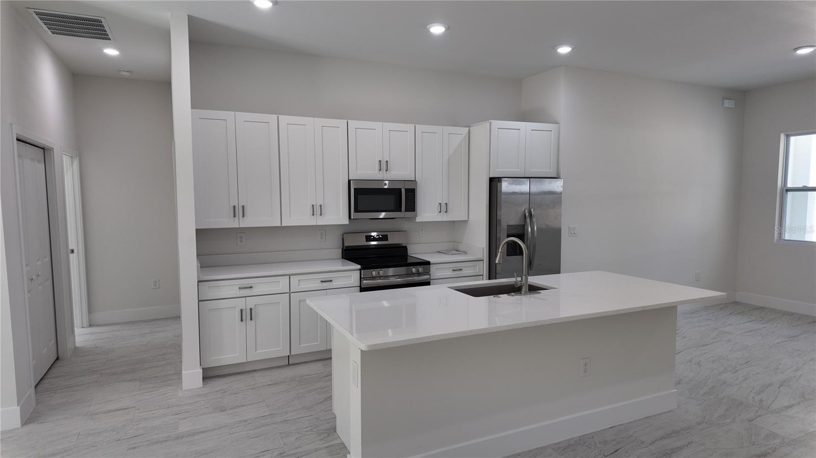 RAINBOW LAKES ESTATE - Residential