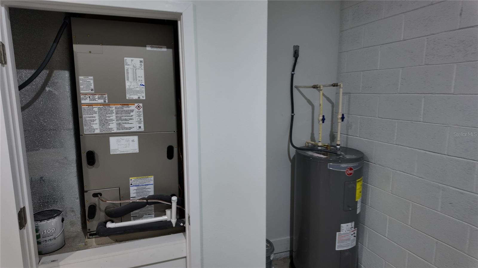 RAINBOW LAKES ESTATE - Residential