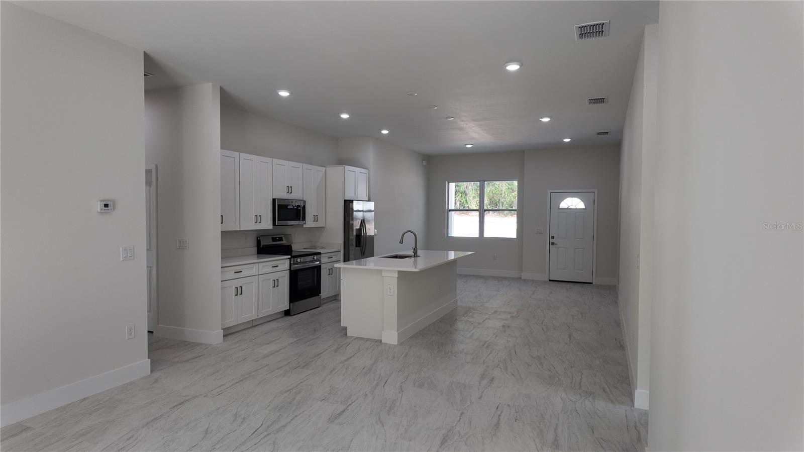 RAINBOW LAKES ESTATE - Residential