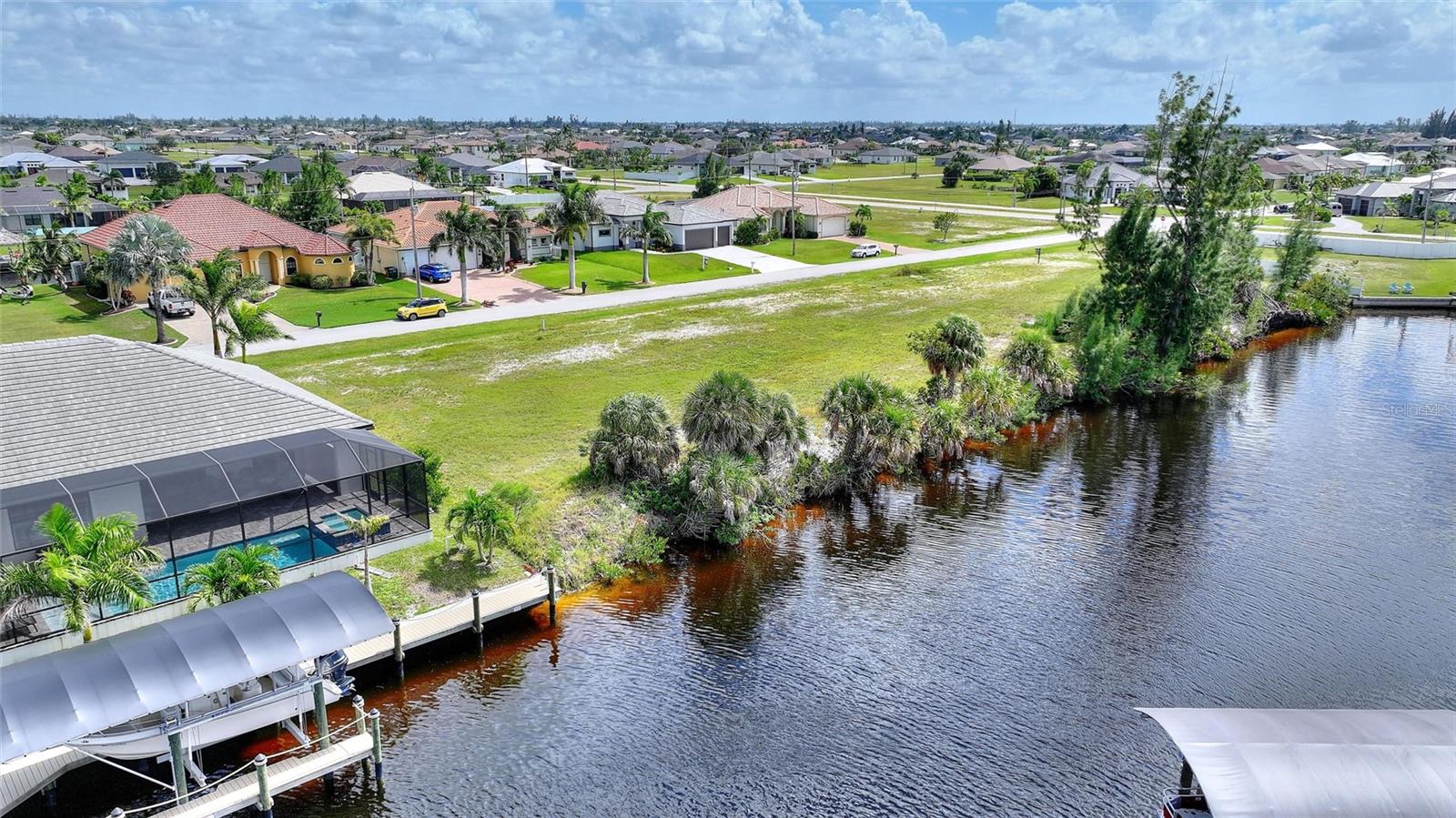 CAPE CORAL - Land